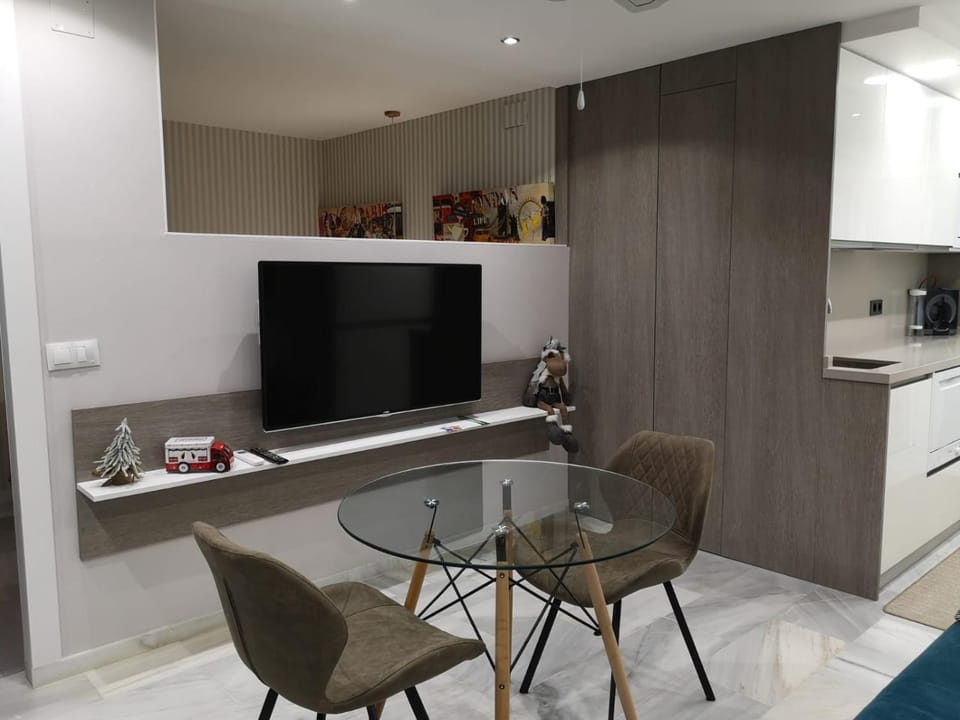 TV and multimedia, Kitchen or kitchenette, Living room