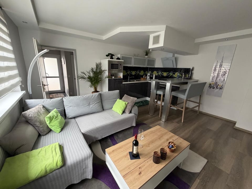 Kitchen or kitchenette, Living room