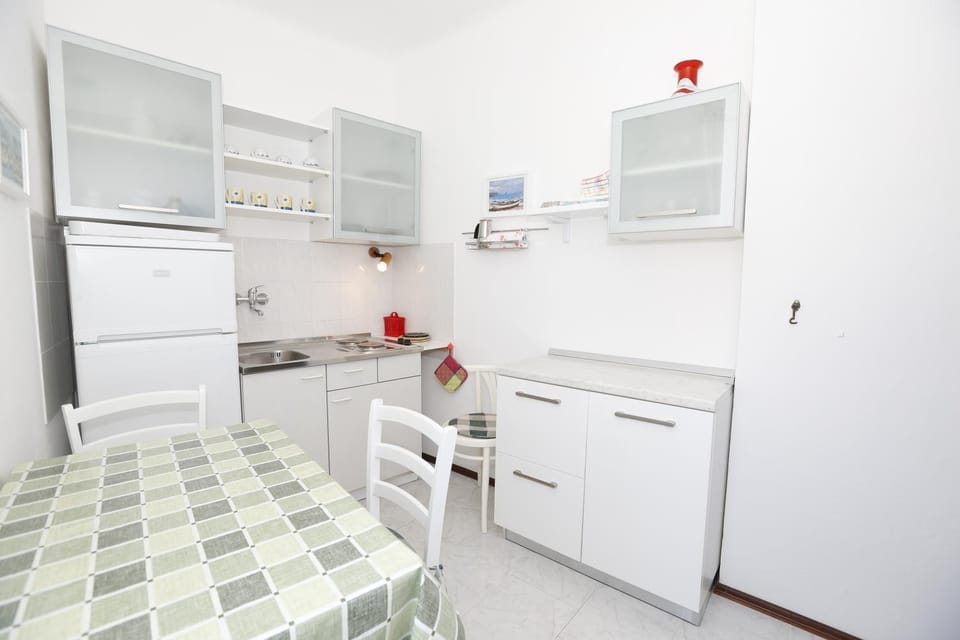 Kitchen or kitchenette, Seating area