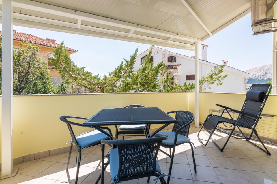 Apartment Luiza with Terrace Apartment in Lika-Senj County