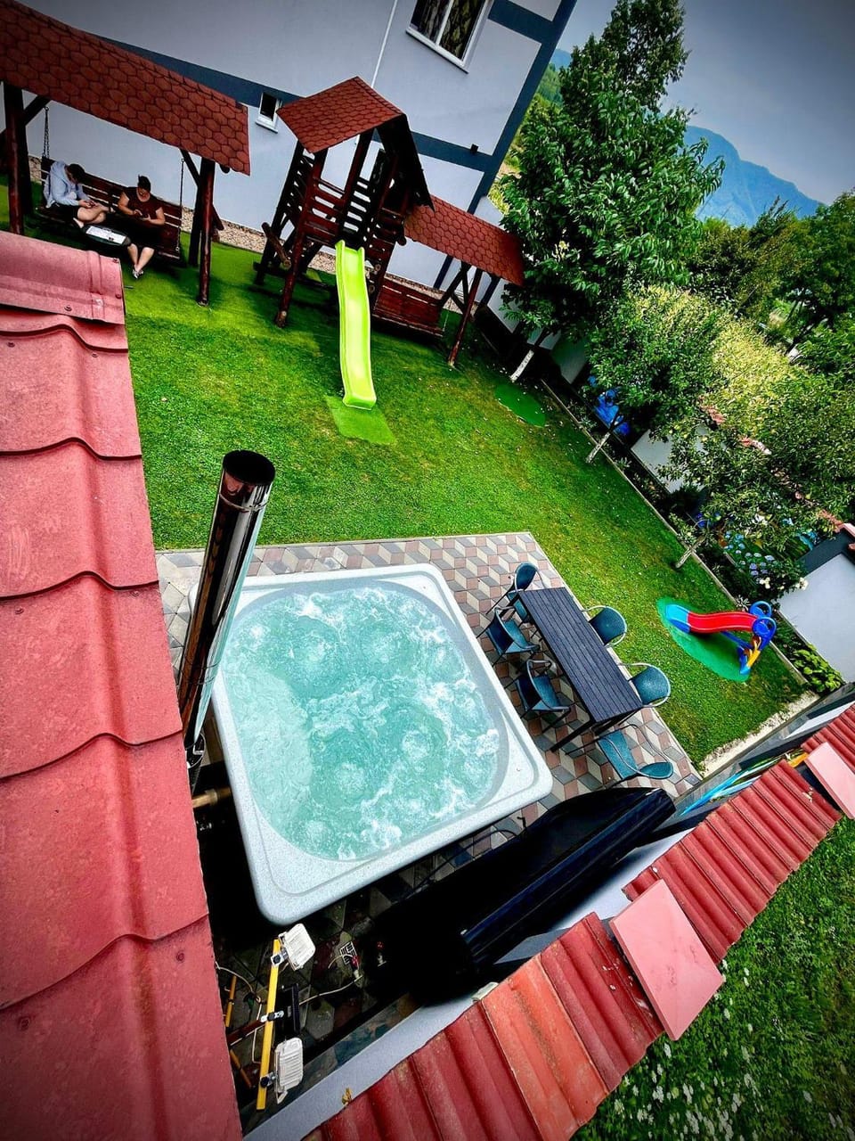 Garden, Hot Tub