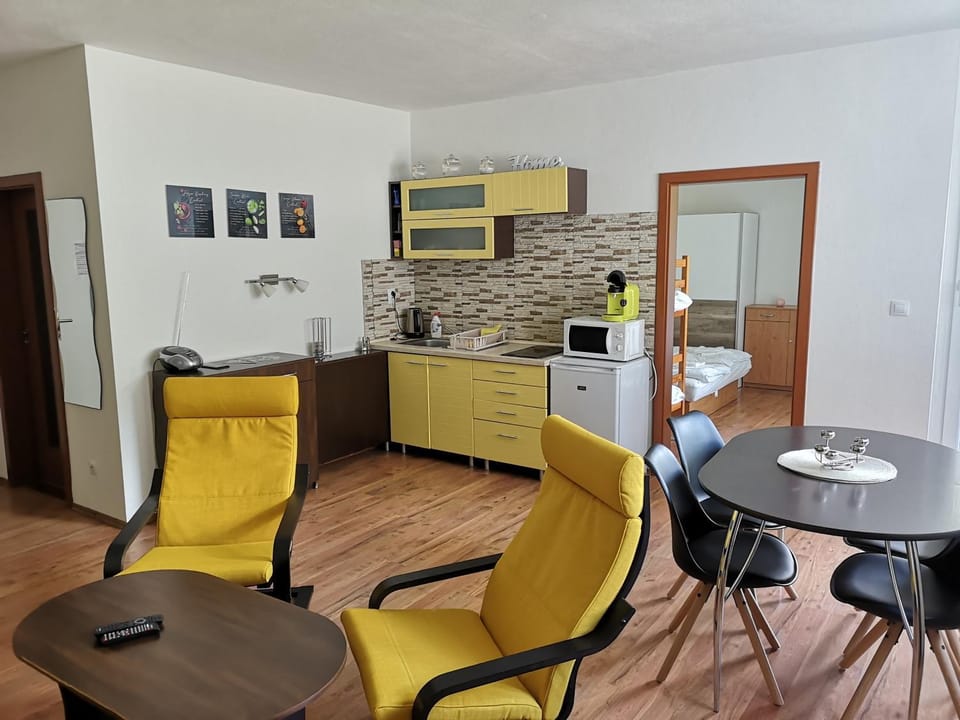 Kitchen or kitchenette, Living room