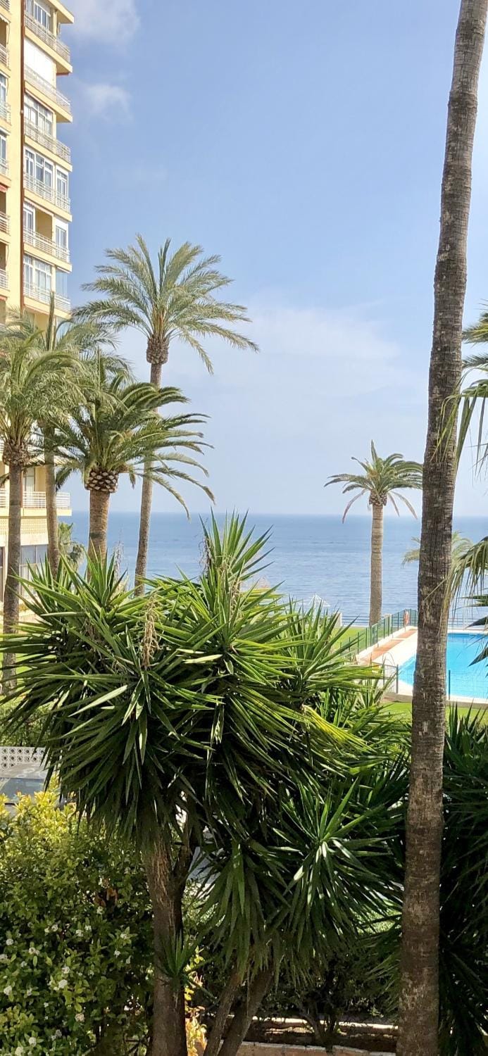 The White Rock Private access to the beach Apartment in Torremolinos