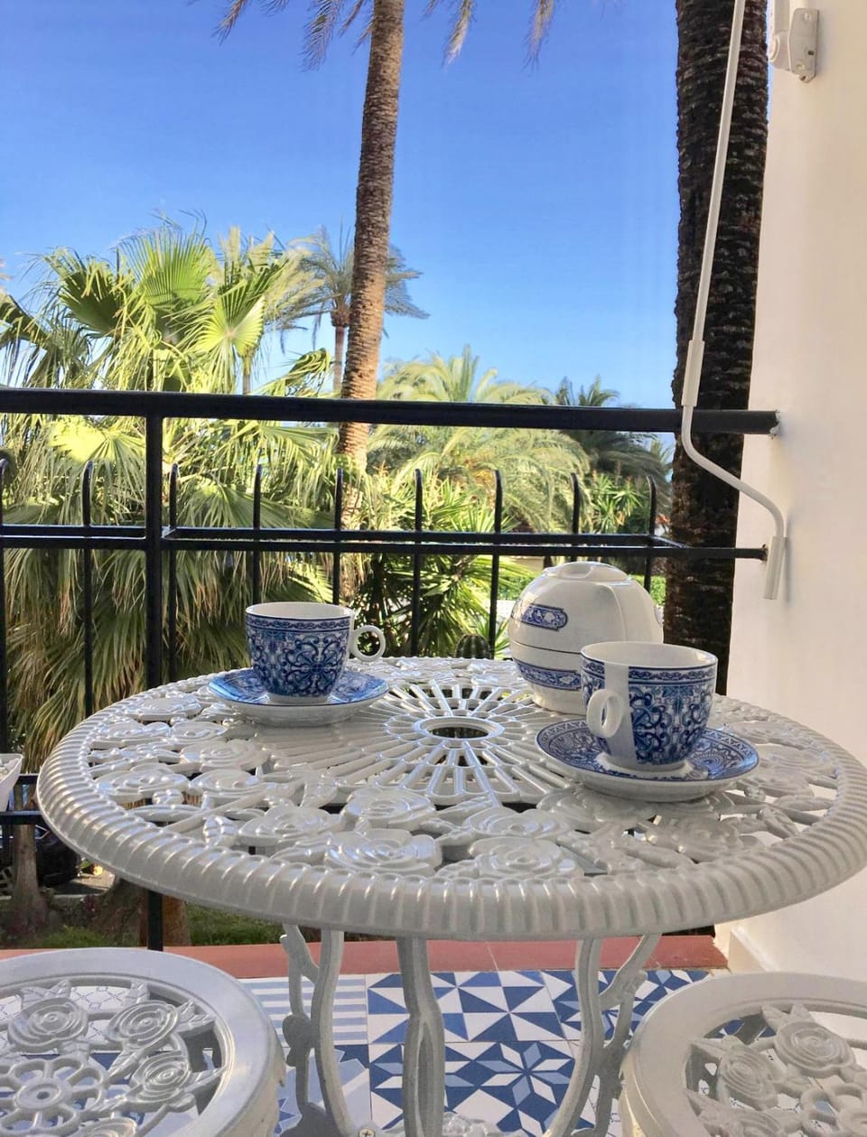 The White Rock Private access to the beach Apartment in Torremolinos