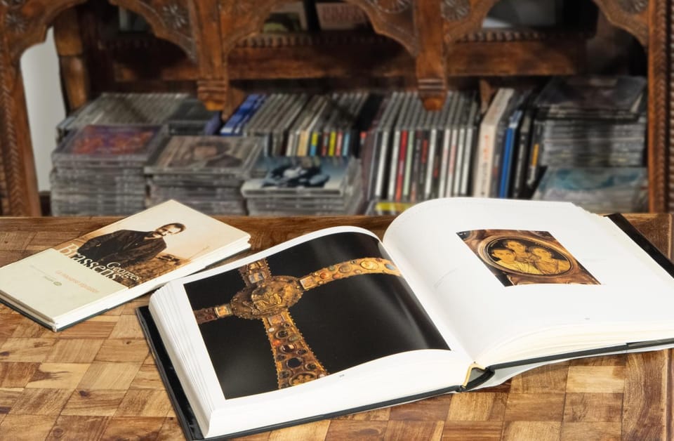 Living room, Decorative detail