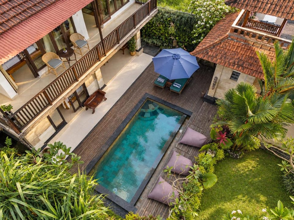 Property building, Day, Garden, View (from property/room), Balcony/Terrace, Garden view, Pool view, Swimming pool, sunbed