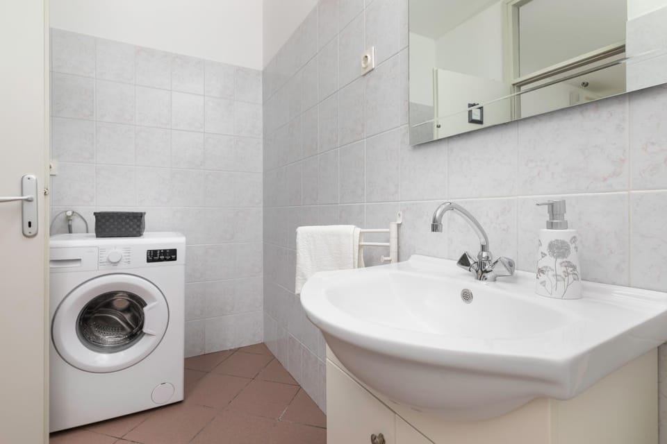 Bathroom, washing machine