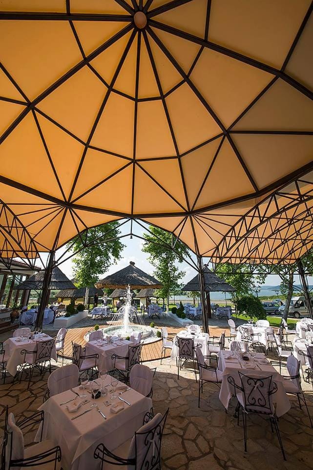 Restaurant/places to eat, Day, Banquet/Function facilities