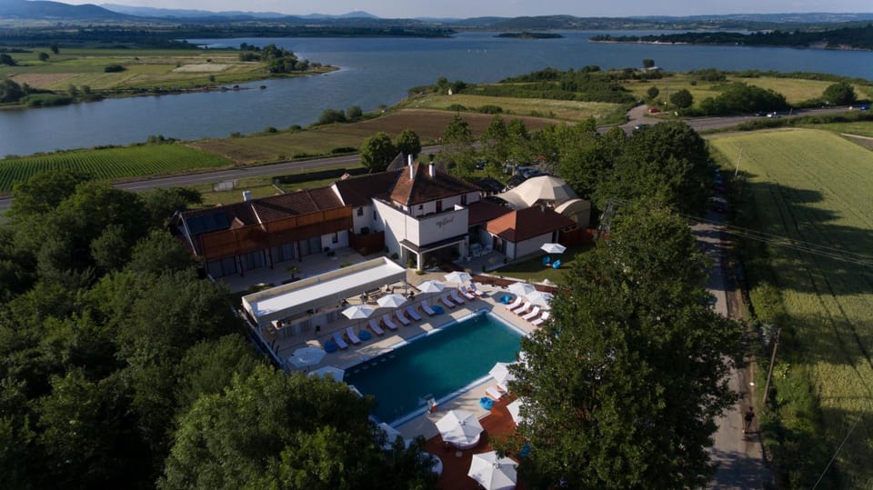 Property building, Nearby landmark, Day, Natural landscape, Bird's eye view, Pool view, River view