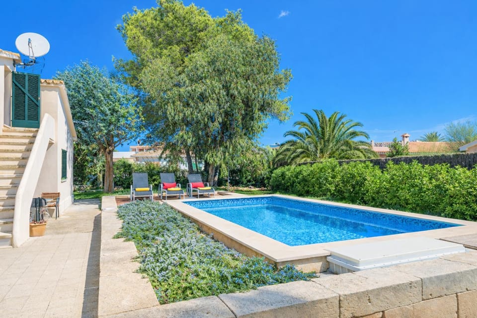 Property building, Spring, Day, Garden, Garden view, Pool view, Swimming pool, sunbed
