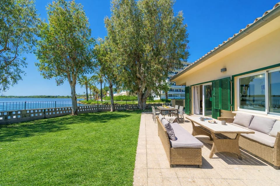 Property building, Patio, Spring, Day, Natural landscape, Garden, View (from property/room), Balcony/Terrace, Living room, Seating area, Garden view, Lake view, River view, Sea view, sunbed