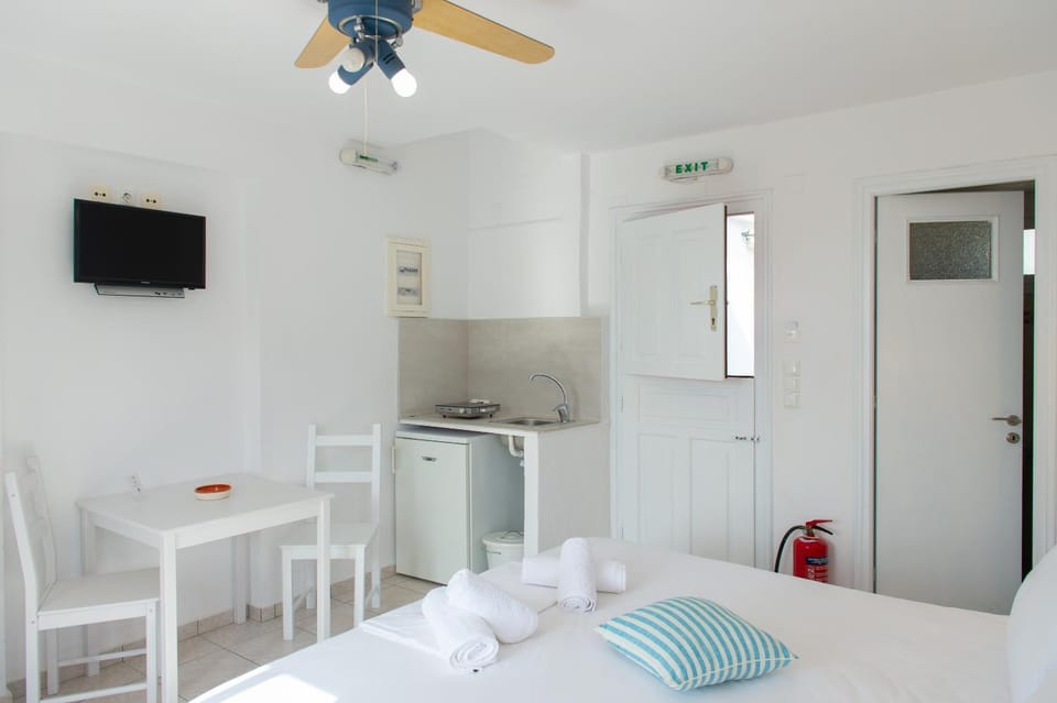 Kitchen or kitchenette, Bedroom