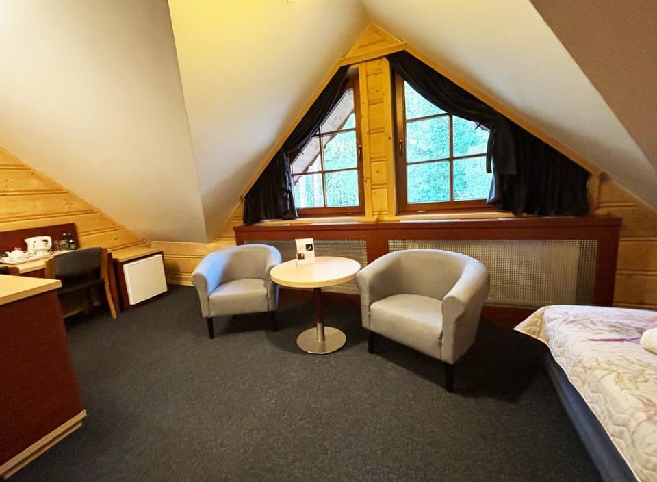 TV and multimedia, Seating area