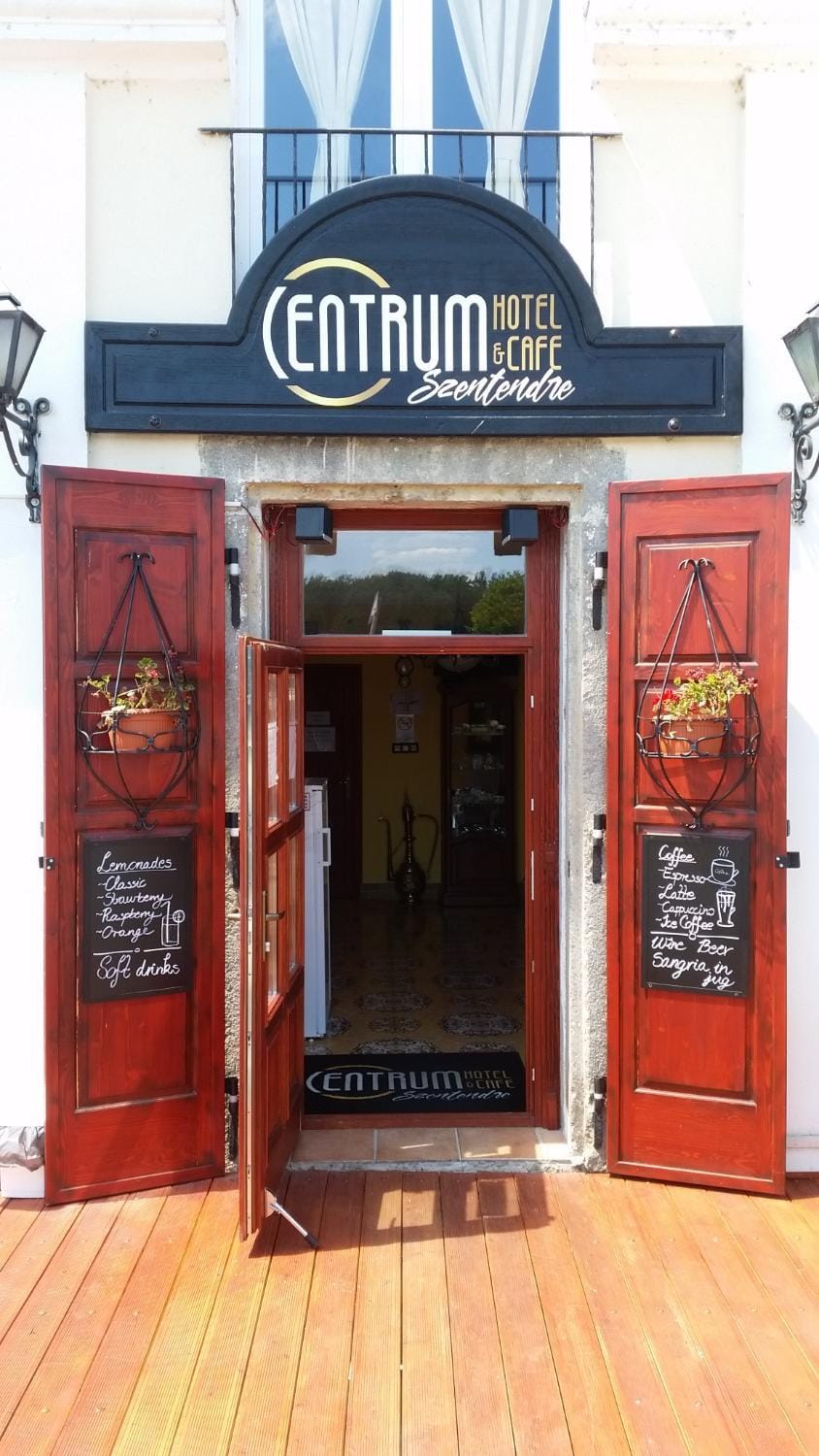Communal lounge/ TV room, Day, Property logo or sign, Balcony/Terrace, Lobby or reception, Lounge or bar, Beach, Logo/Certificate/Sign, On site, Text overlay, River view, Street view, Drinks, Alcoholic drinks, Non alcoholic drinks