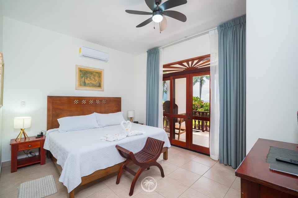 Bahia Azul 2A beachfront, Jaco Beach, 1st floor Apartment hotel in Jaco