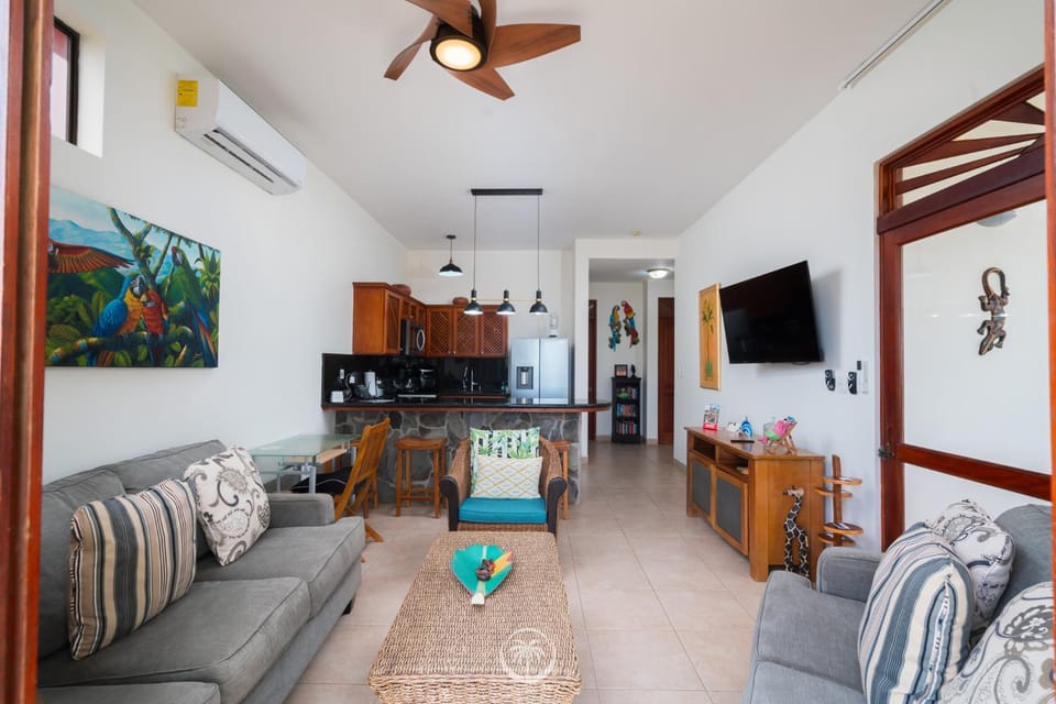 Bahia Azul 2A beachfront, Jaco Beach, 1st floor Apartment hotel in Jaco