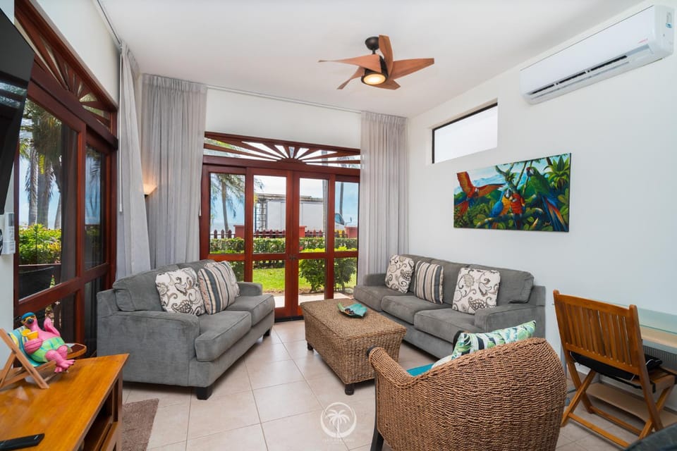 Bahia Azul 2A beachfront, Jaco Beach, 1st floor Apartment hotel in Jaco