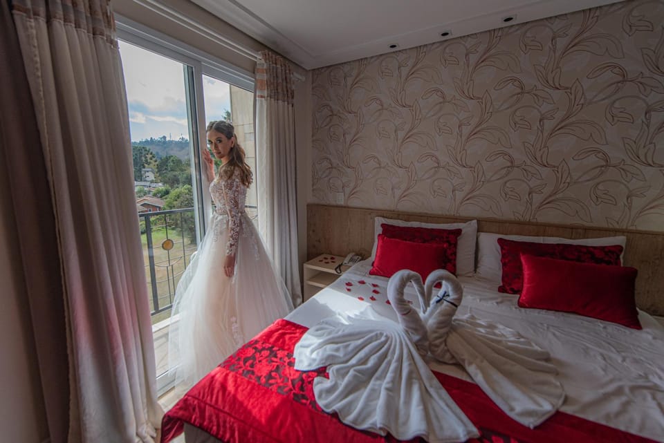 Bed, People, Bedroom, towels