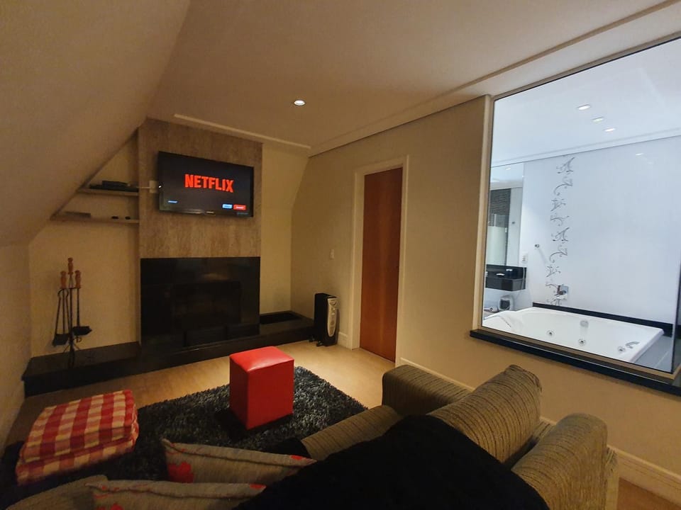 Communal lounge/ TV room, TV and multimedia, Living room, Seating area