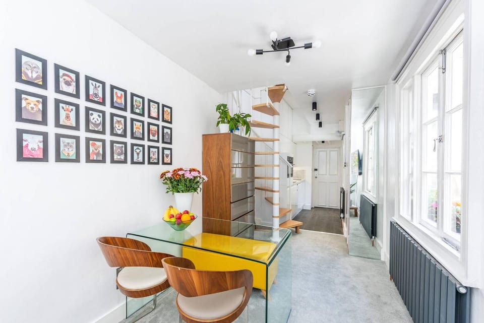 Living room, Dining area