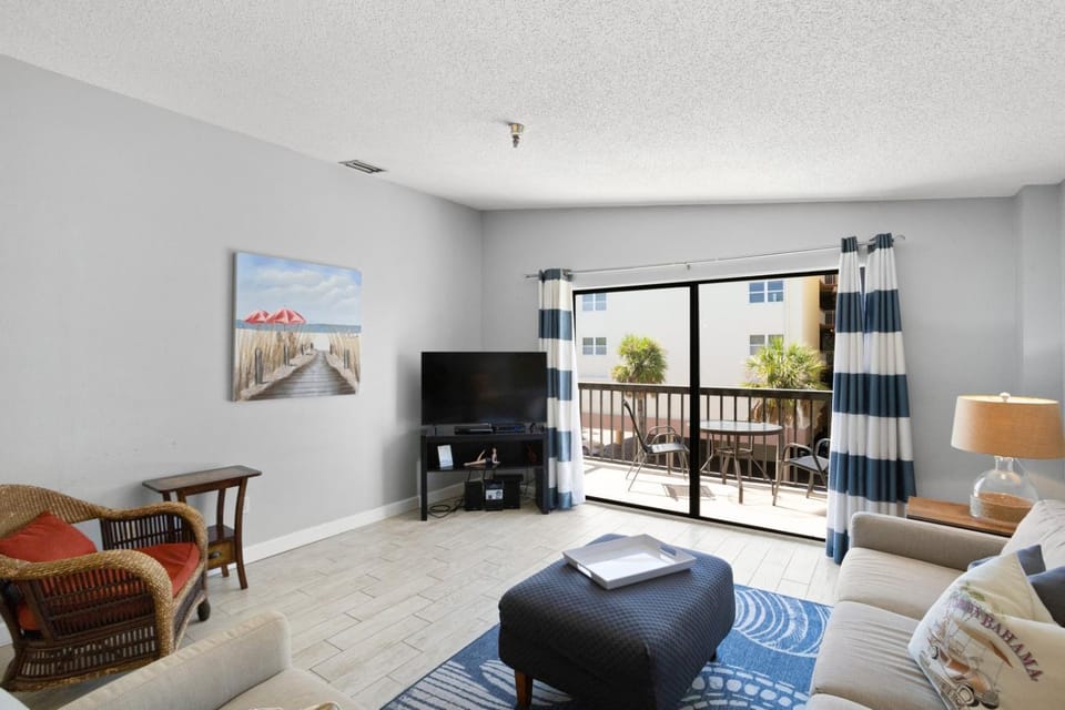 Beach View 1b 1b - Balcony - King - Surf Song #345 Apartment in Madeira Beach