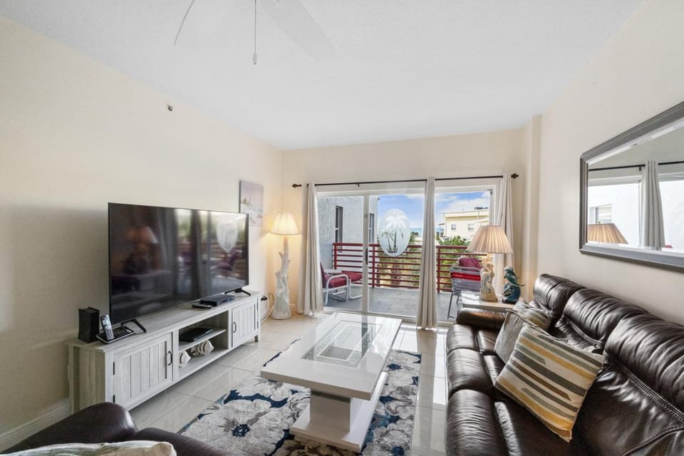 Exquisitely Decorated-Beach Views Crimson #205 Apartment in Madeira Beach