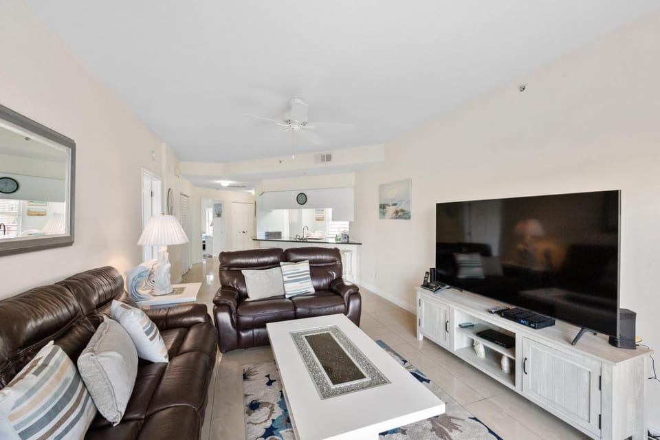 Exquisitely Decorated-Beach Views Crimson #205 Apartment in Madeira Beach