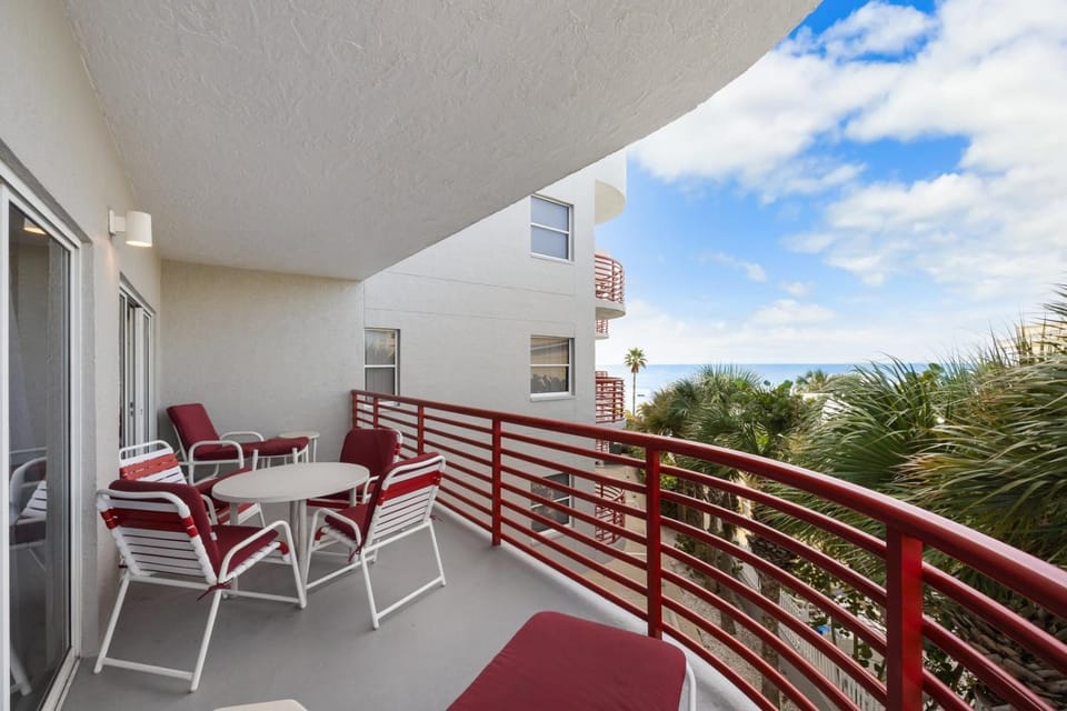 Exquisitely Decorated-Beach Views Crimson #205 Apartment in Madeira Beach