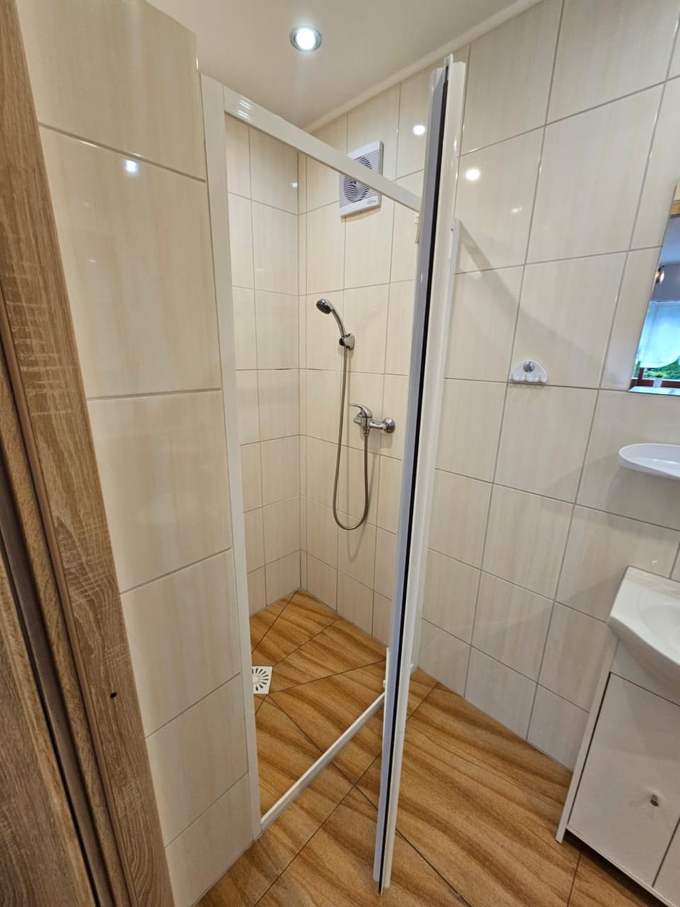 Miniapartament pokój z aneksem i tarasem na parterze, parking, jacuzzi, plac zabaw, Sztutowo 884#90#09#01 Apartment in Pomeranian Voivodeship