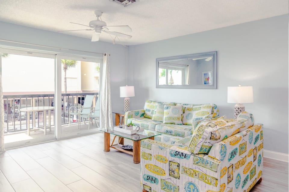 Beach View Balcony 1b 1b - King - Surf Song #239 Apartment in Madeira Beach