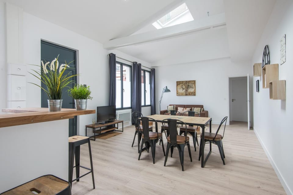 Living room, Dining area
