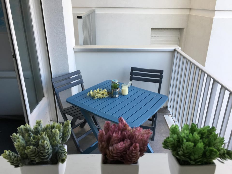 Balcony/Terrace, Beach, Inner courtyard view