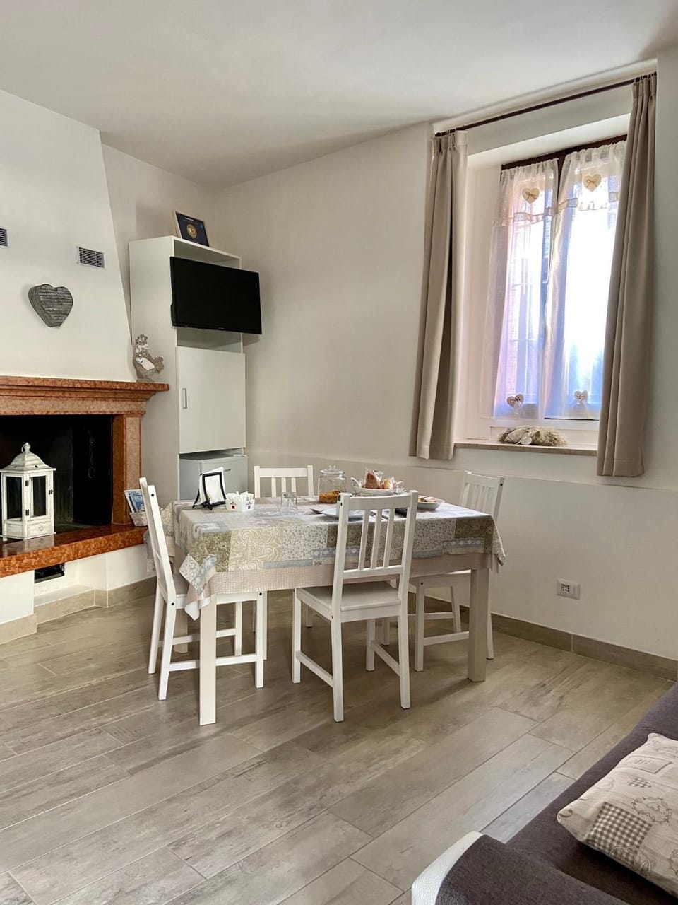 TV and multimedia, Living room, Seating area