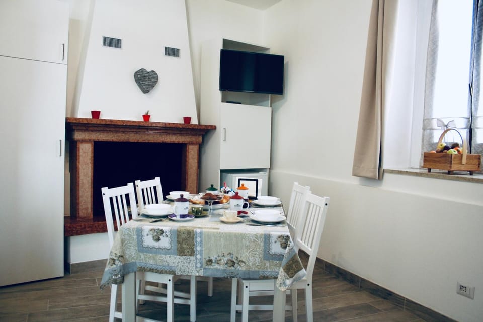 Communal lounge/ TV room, Coffee/tea facilities, Breakfast, Continental breakfast