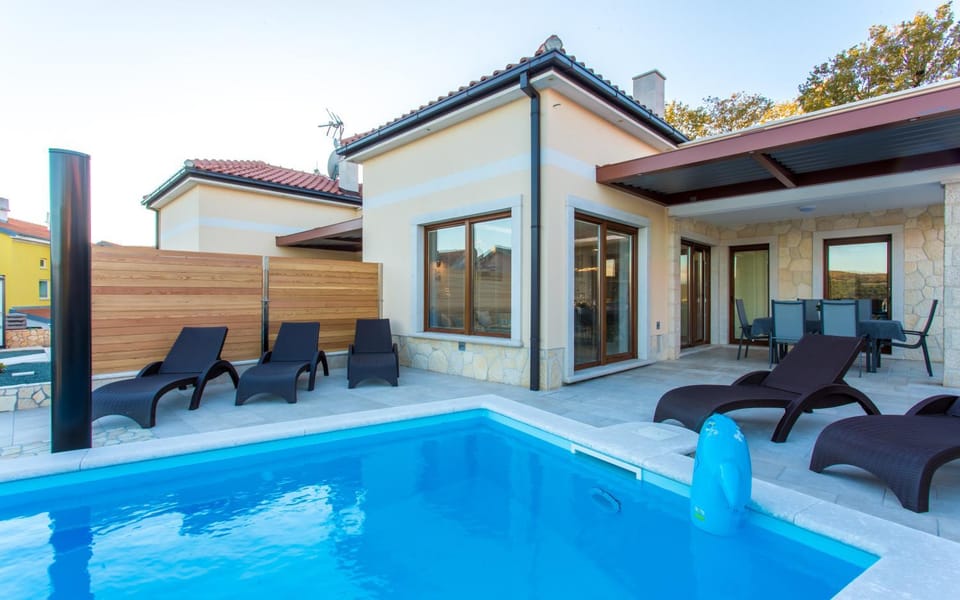 Patio, Swimming pool
