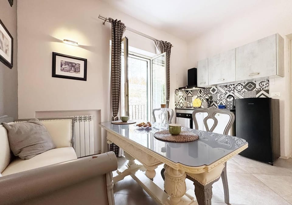 Balcony/Terrace, Kitchen or kitchenette, Dining area, kitchen, kitchen