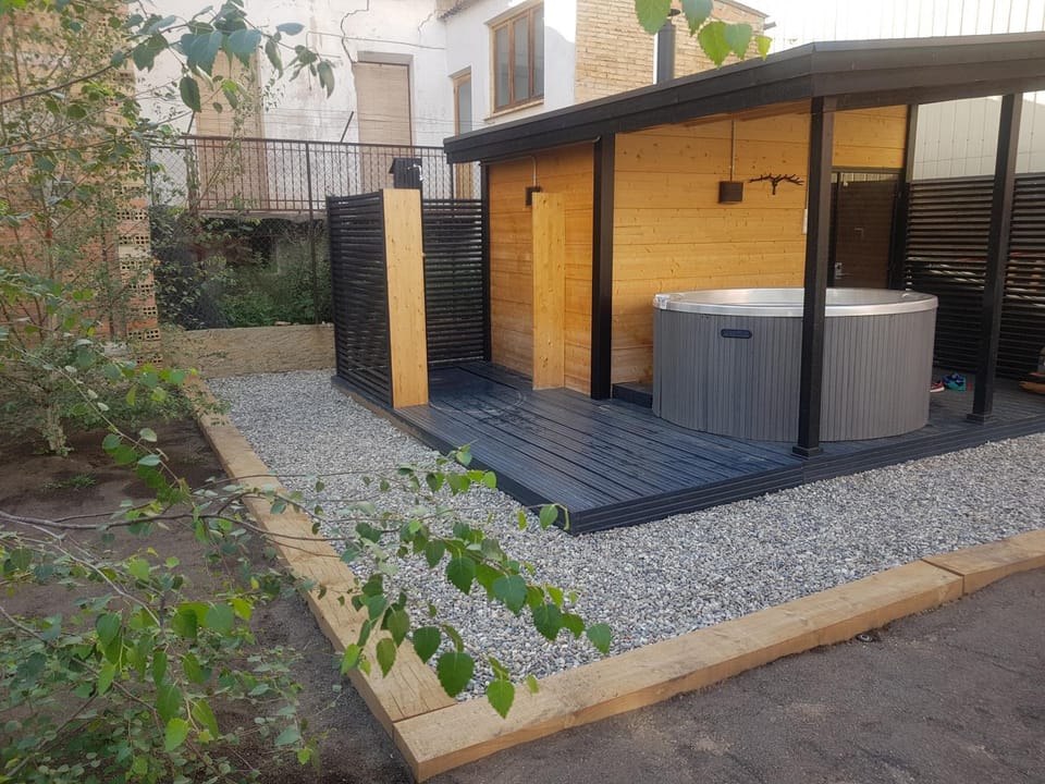 Amaroq Explorers BaseCamp House in Pallars Jussà