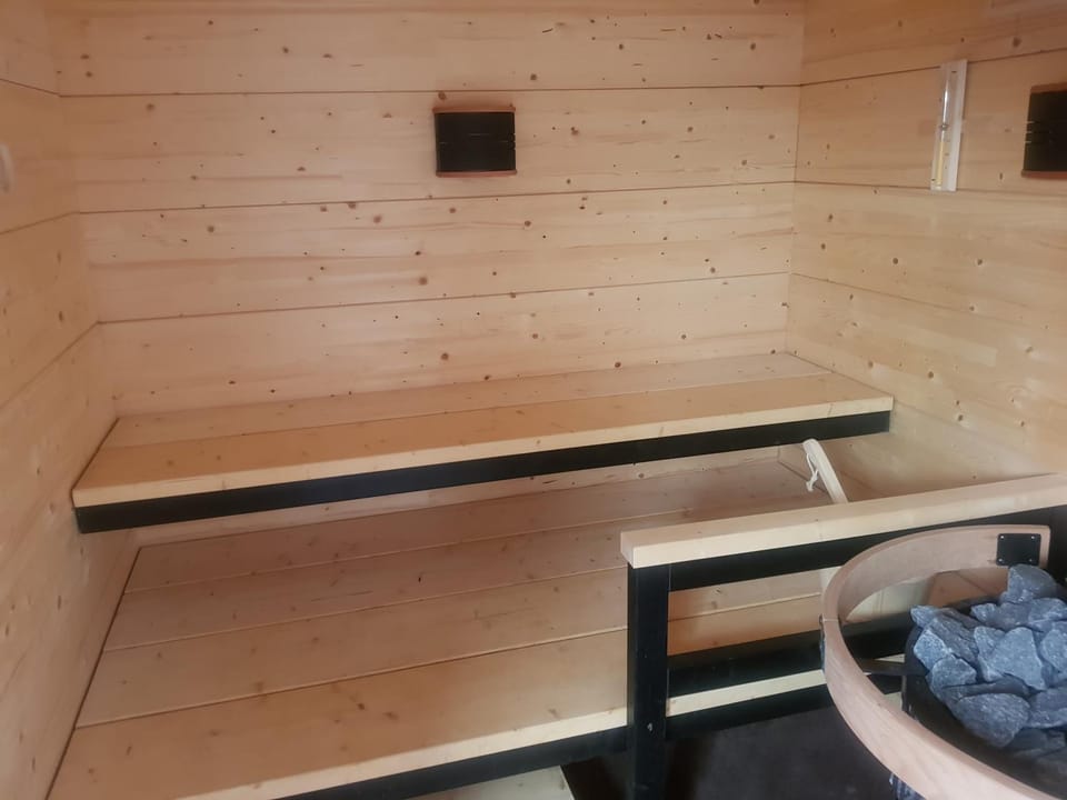 Amaroq Explorers BaseCamp House in Pallars Jussà