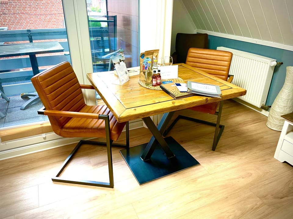 Seating area, Dining area