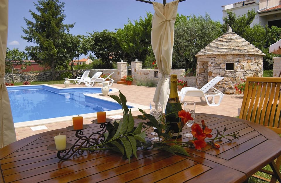 Swimming pool, Swimming pool