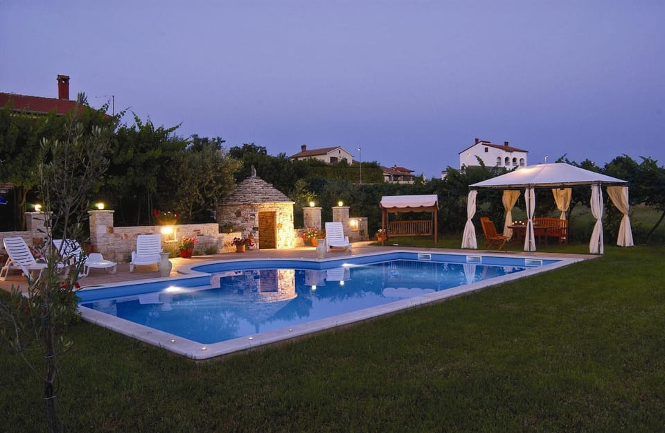 Swimming pool, Swimming pool
