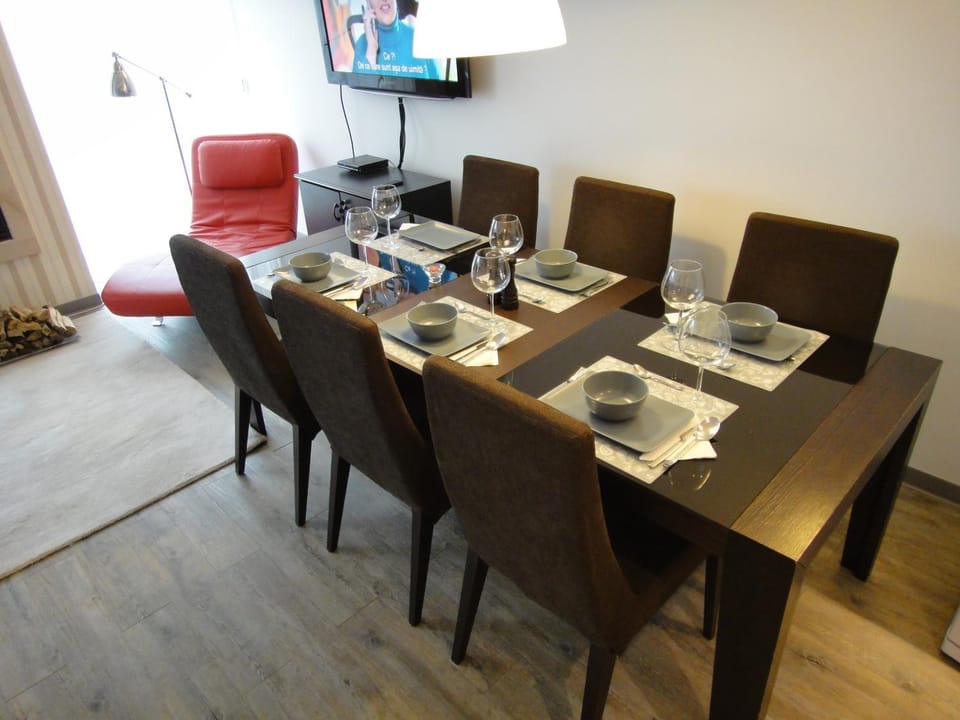 Restaurant/places to eat, Banquet/Function facilities, Dining area