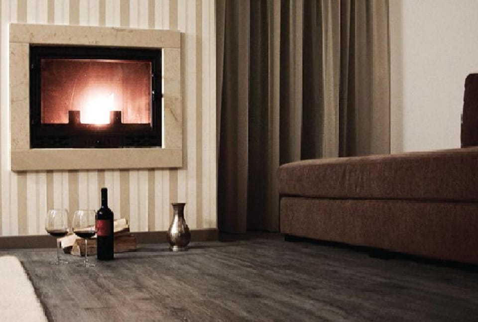 Living room, Decorative detail, flat iron