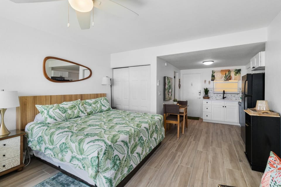 Studio Unit Facing Beach 2nd Fl - Surf Song #227 Apartment in Madeira Beach