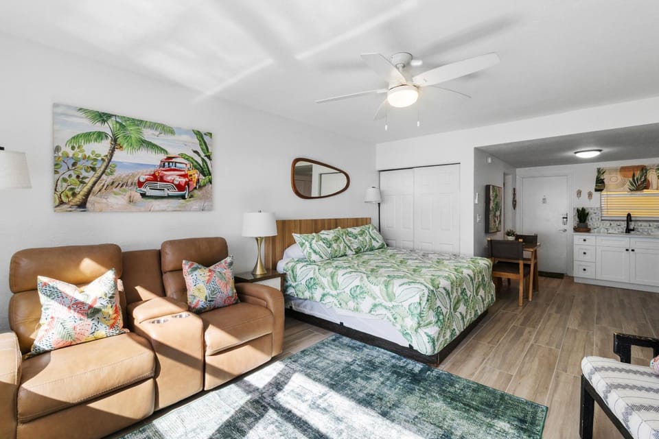 Studio Unit Facing Beach 2nd Fl - Surf Song #227 Apartment in Madeira Beach
