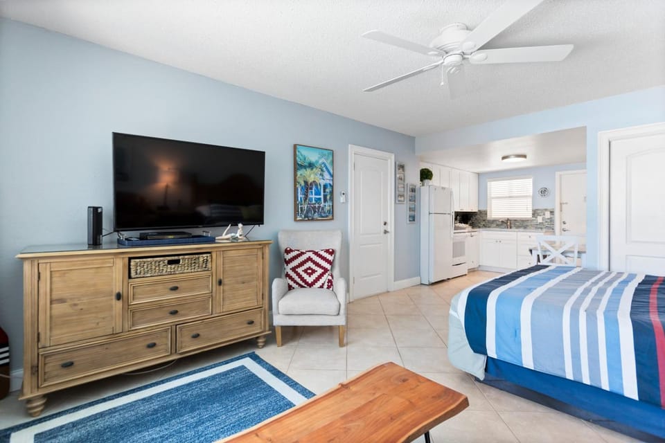 Direct Beach View Studio 2nd Fl - Surf Song #226 Apartment in Madeira Beach