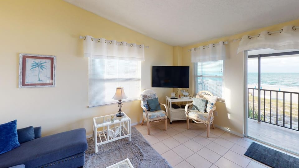 Beach Front 1B1B Balcony 2 Beds - Surf Song #349 Apartment in Madeira Beach