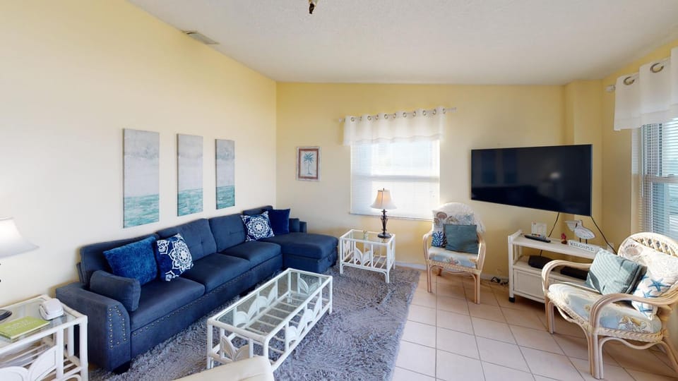 Beach Front 1B1B Balcony 2 Beds - Surf Song #349 Apartment in Madeira Beach