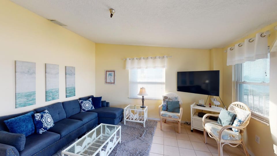 Beach Front 1B1B Balcony 2 Beds - Surf Song #349 Apartment in Madeira Beach