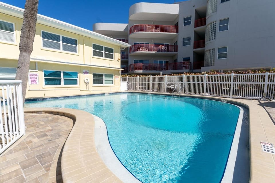 Beach View 1b 1b - Balcony - King - Surf Song #347 Apartment in Madeira Beach